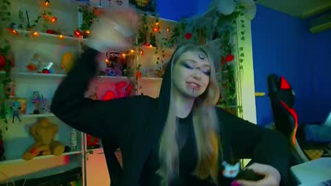 Snapshot of holy_rumi chatting on November 1, 2025, 11:34 am Rumi online show from November 1, 2025, 11:34 am