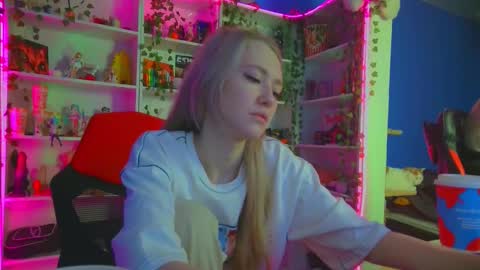 Snapshot of holy_rumi chatting on November 11, 2025, 10:48 am Rumi online show from November 11, 2025, 10:48 am