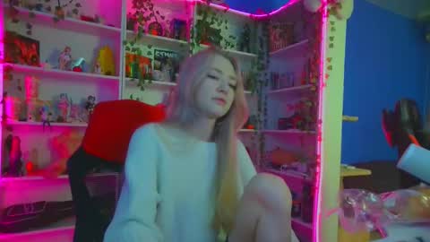 Snapshot of holy_rumi chatting on November 14, 2025, 9:19 am Rumi online show from November 14, 2025, 9:19 am