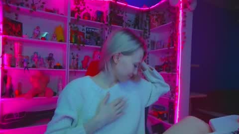 Snapshot of holy_rumi chatting on November 16, 2025, 11:16 am Rumi online show from November 16, 2025, 11:16 am