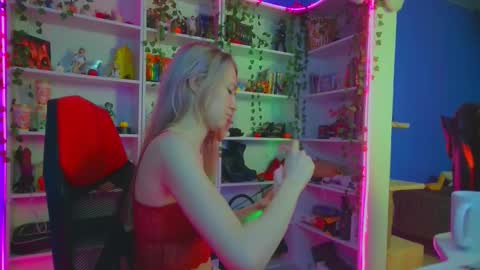 Snapshot of holy_rumi chatting on November 18, 2025, 9:36 am Rumi online show from November 18, 2025, 9:36 am