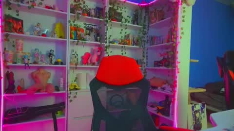 Snapshot of holy_rumi chatting on November 21, 2025, 9:52 am Rumi online show from November 21, 2025, 9:52 am