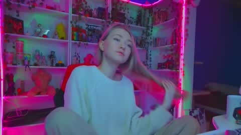 Snapshot of holy_rumi chatting on November 22, 2025, 10:47 am Rumi online show from November 22, 2025, 10:47 am