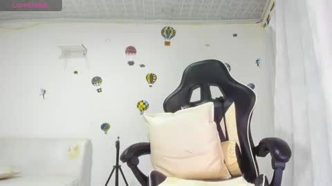 Holly online show from March 5, 2025, 10:54 pm