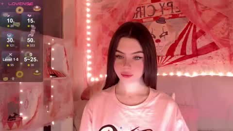 Snapshot of holymiax chatting on November 5, 2025, 3:17 am Mia online show from November 5, 2025, 3:17 am