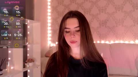 Snapshot of holymiax chatting on November 6, 2025, 3:29 am Mia online show from November 6, 2025, 3:29 am