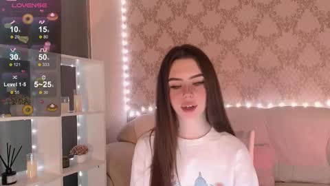 Snapshot of holymiax chatting on November 17, 2025, 3:23 am Mia online show from November 17, 2025, 3:23 am