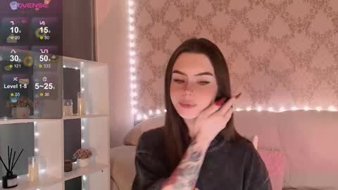 Snapshot of holymiax chatting on November 18, 2025, 3:23 am Mia online show from November 18, 2025, 3:23 am