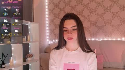 Snapshot of holymiax chatting on November 19, 2025, 3:17 am Mia online show from November 19, 2025, 3:17 am