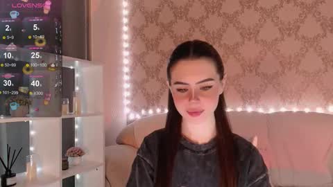 Snapshot of holymiax chatting on November 23, 2025, 3:28 am Mia online show from November 23, 2025, 3:28 am