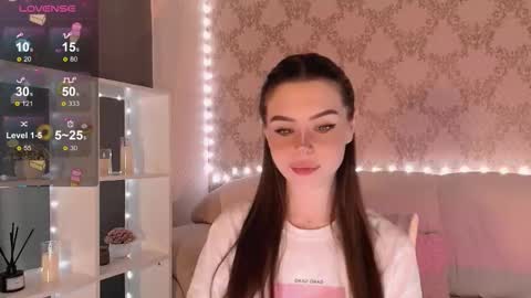 Snapshot of holymiax chatting on December 2, 2025, 3:34 am Mia online show from December 2, 2025, 3:34 am