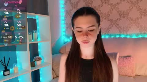 Mia online show from May 29, 2026, 3:37 am