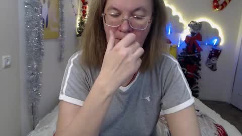 holymilfa online show from December 8, 2024, 10:19 am