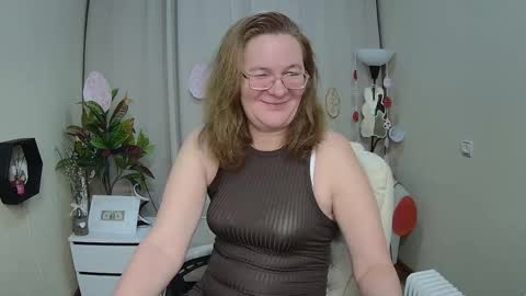 holymilfa online show from April 16, 2026, 6:58 am