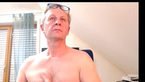 Snapshot of hondowill chatting on December 8, 2024, 1:03 pm Bernd online show from December 8, 2024, 1:03 pm