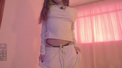 Snapshot of honeeeey_ chatting on June 12, 2026, 10:30 pm honeeeey_ online show from June 12, 2026, 10:30 pm