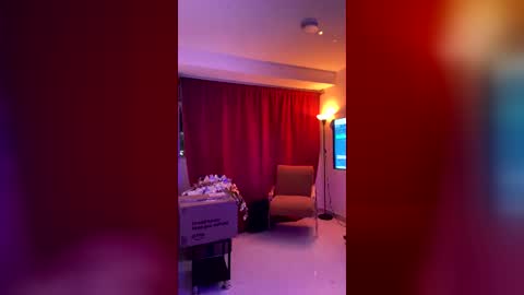 honeeeey_ online show from August 6, 2026, 12:01 am