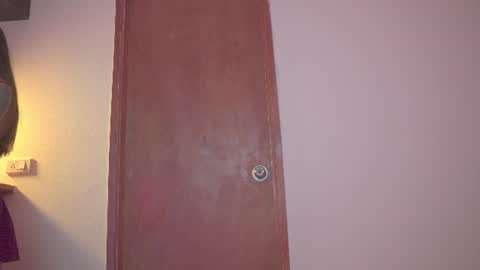 honeeeey_ online show from August 6, 2026, 11:06 pm