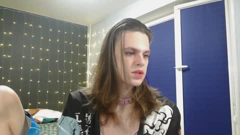 Honelints boyblonde hair AsterMIntfemboybrown hair online show from January 10, 2025, 5:13 pm