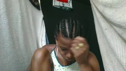 Snapshot of honeria98 chatting on February 20, 2026, 6:37 am honeria98 online show from February 20, 2026, 6:37 am