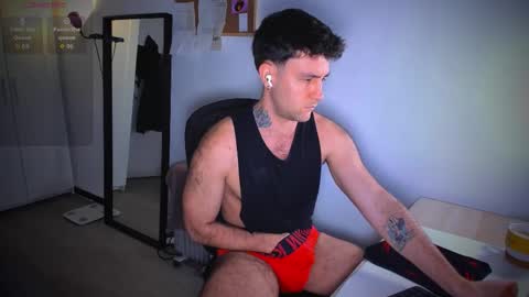 Snapshot of honestandrew chatting on February 4, 2026, 9:04 am Andrew online show from February 4, 2026, 9:04 am