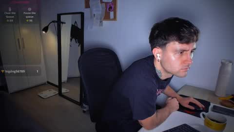 Snapshot of honestandrew chatting on February 11, 2026, 8:30 am Andrew online show from February 11, 2026, 8:30 am