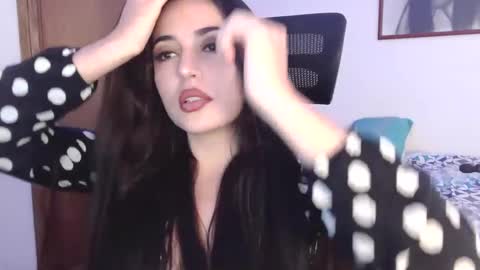 Honey Aynu online show from October 14, 2025, 6:20 pm