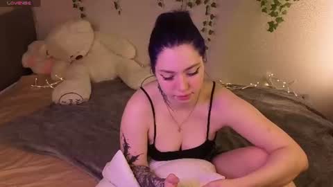 Snapshot of honey_cherrry chatting on June 12, 2026, 1:37 am Honey online show from June 12, 2026, 1:37 am