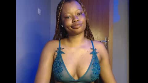 Snapshot of honey_juicydoll chatting on May 13, 2026, 7:06 am Sonia online show from May 13, 2026, 7:06 am