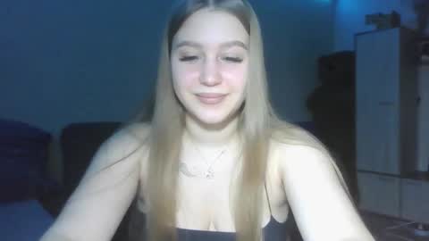 honey_lolaaa online show from October 17, 2025, 1:35 pm