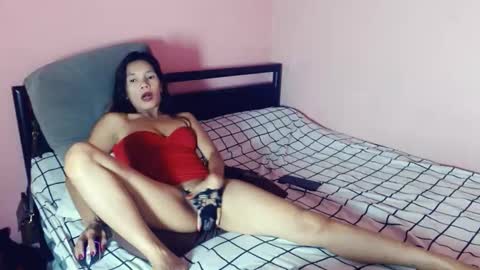 Snapshot of honey_mollyxx chatting on November 19, 2025, 2:17 pm honey_mollyxx online show from November 19, 2025, 2:17 pm