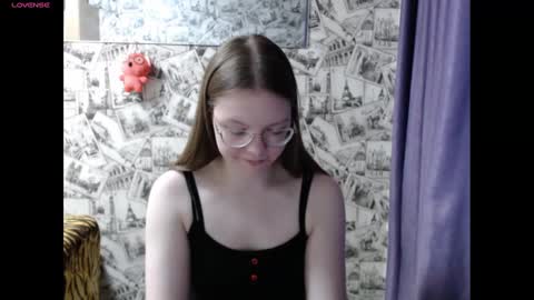Lina online show from December 22, 2024, 11:00 am