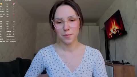 honey_peachy online show from May 7, 2026, 7:47 am