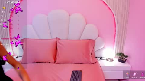 Snapshot of honey_sofii_ chatting on February 24, 2025, 3:33 am honey_sofii_ online show from February 24, 2025, 3:33 am