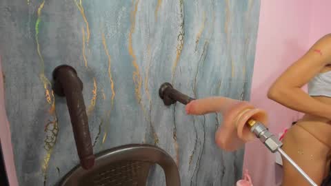 Snapshot of honey_sofii_ chatting on September 23, 2025, 11:35 am honey_sofii_ online show from September 23, 2025, 11:35 am