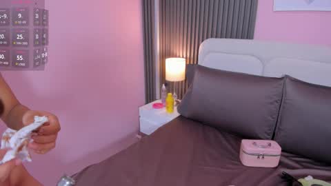 Snapshot of honey_sofii_ chatting on October 19, 2025, 11:55 am honey_sofii_ online show from October 19, 2025, 11:55 am