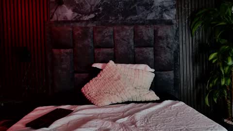 honey_sunn_ online show from October 14, 2025, 1:45 pm