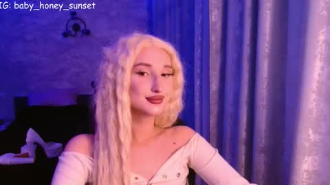 honey_sunset online show from January 11, 2026, 7:08 pm