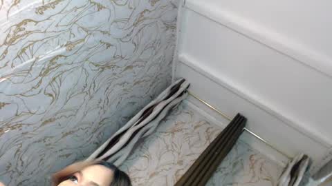 honey_swellens online show from September 18, 2025, 5:04 pm