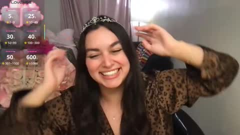 Tia online show from November 7, 2025, 4:12 am