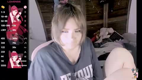 Honey Apple Alaska online show from November 18, 2025, 4:06 am