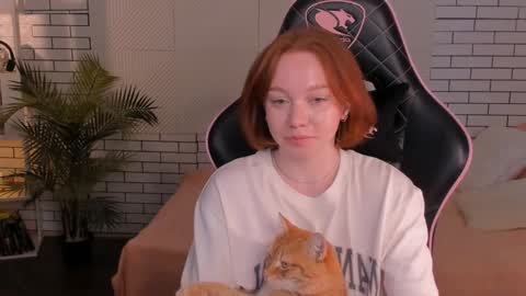 honeyautumn online show from December 11, 2024, 5:32 am