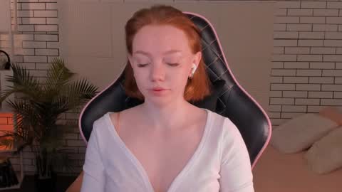 honeyautumn online show from December 17, 2024, 10:43 pm