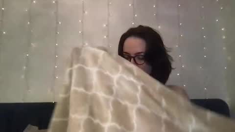 HoneyBeeXx69 online show from February 22, 2025, 6:39 am