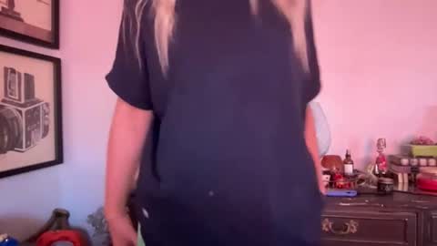 honeybun_z online show from November 16, 2025, 4:56 pm