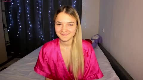 HoneyBunny  online show from March 27, 2026, 8:30 pm