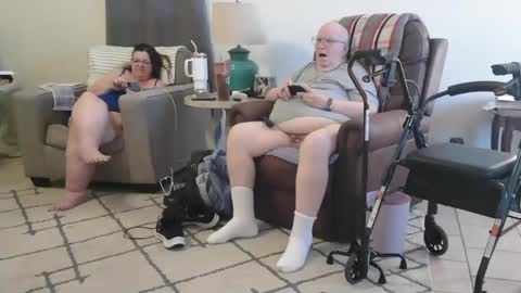 Snapshot of honeybuns344636 chatting on February 28, 2025, 8:07 pm Honey online show from February 28, 2025, 8:07 pm