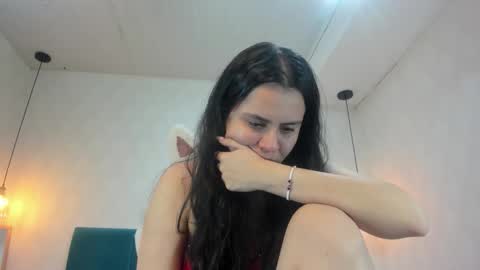 Snapshot of honeybuu_ chatting on June 2, 2026, 2:41 pm Emily online show from June 2, 2026, 2:41 pm