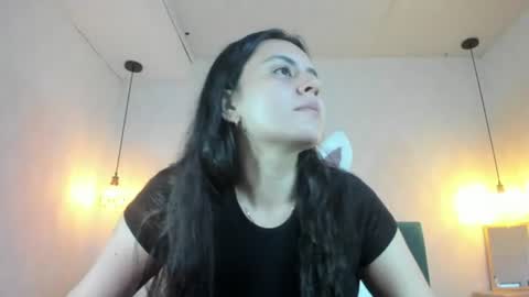 Snapshot of honeybuu_ chatting on July 19, 2026, 2:21 pm Emily online show from July 19, 2026, 2:21 pm