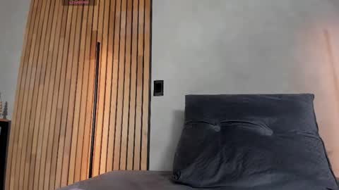 Sofia independent model online show from November 22, 2025, 11:42 am